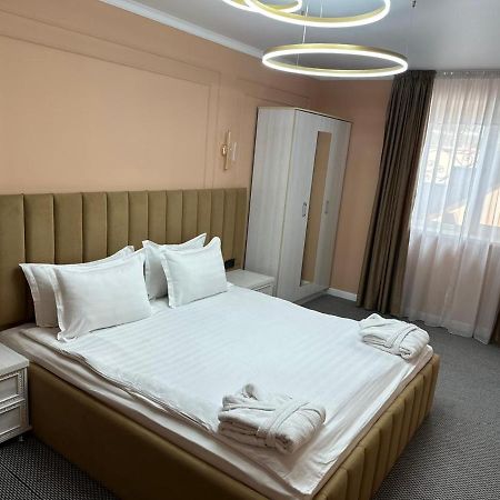 Voyazh Hotel Taraz Exterior photo